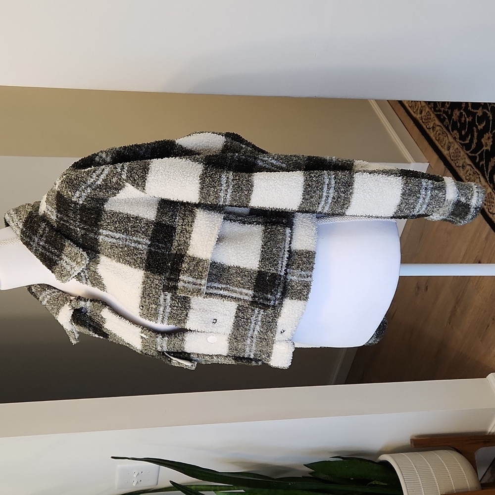Abercrombie & Fitch Sherpa Plaid Teddy Shacket Cropped XS - Picture 4 of 17